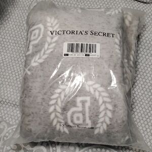 Victoria's Secret Pink Plush Sherpa Blanket In Gray & White